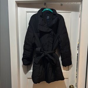 GAP Black Puffer Jacket with Wide Collar and Belted Waist